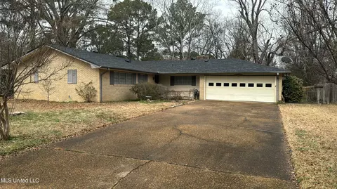 130 W Sedgwick Ct, Jackson, MS 39211