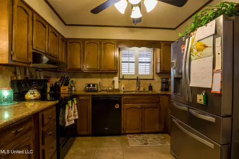 Kitchen - 134 Quail Run Rd, Lucedale, MS 39452 photo 2 of 2