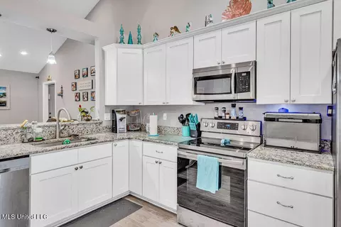 Kitchen - 53 Summit View Dr, Perkinston, MS 39573 photo 2 of 4