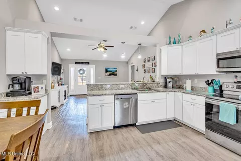 Kitchen - 53 Summit View Dr, Perkinston, MS 39573 photo 3 of 4