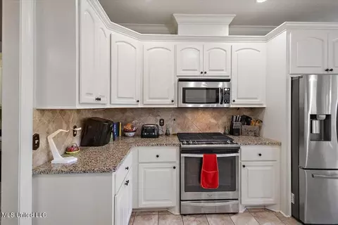 Kitchen - 231 Copper Ridge Way, Florence, MS 39073 photo 3 of 3