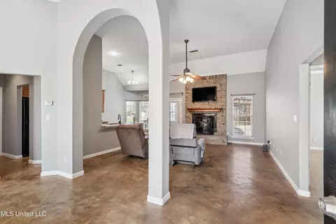 Entry Way - 433 Moore Loop, Byhalia, MS 38611 photo 2 of 5