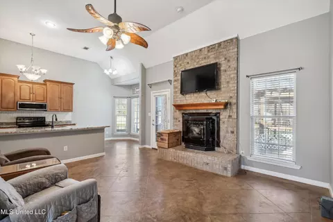 Living - 433 Moore Loop, Byhalia, MS 38611 photo 1 of 1