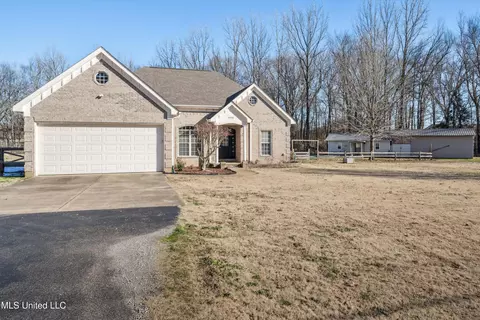 Exterior - 433 Moore Loop, Byhalia, MS 38611 photo 2 of 5