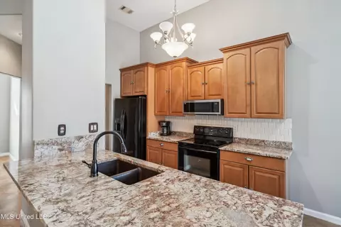 Kitchen - 433 Moore Loop, Byhalia, MS 38611 photo 2 of 2
