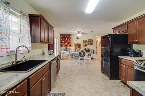 Kitchen - 515 Pratt Rd, Wiggins, MS 39577 photo 2 of 2