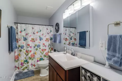 Bath - 515 Pratt Rd, Wiggins, MS 39577 photo 2 of 2