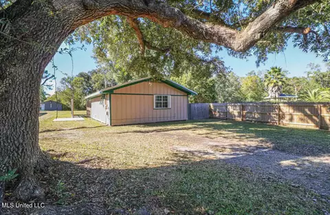 735 Old Spanish Trl, Bay Saint Louis, MS 39520