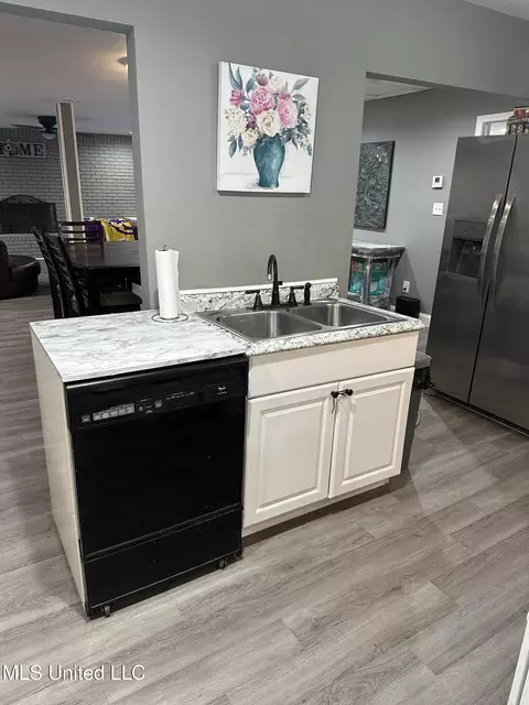 Kitchen - 3318 Bellview Ave, Moss Point, MS 39563 photo 2 of 2