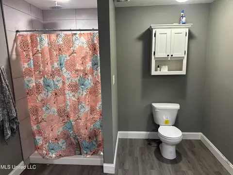 Bath - 3318 Bellview Ave, Moss Point, MS 39563 photo 2 of 2
