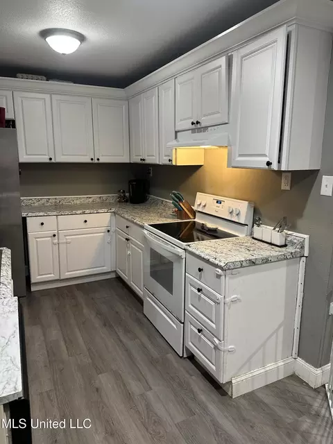 Kitchen - 3318 Bellview Ave, Moss Point, MS 39563 photo 1 of 2