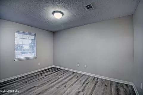 Bedroom - 224 Overlook Cir, Jackson, MS 39213 photo 3 of 6