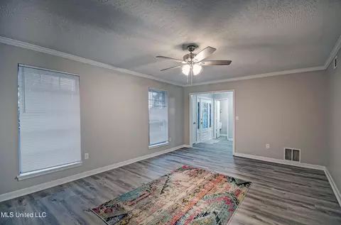 Living - 224 Overlook Cir, Jackson, MS 39213 photo 4 of 4