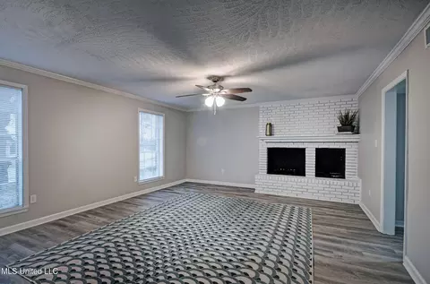 Living - 224 Overlook Cir, Jackson, MS 39213 photo 1 of 4