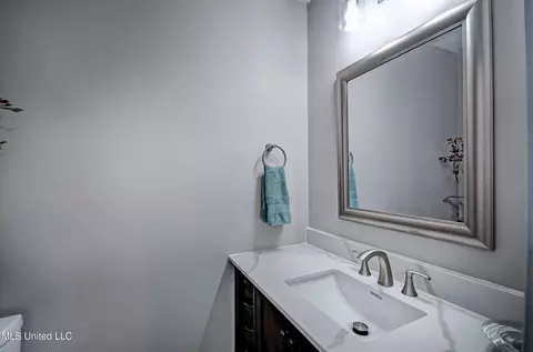 Bath - 224 Overlook Cir, Jackson, MS 39213 photo 1 of 6