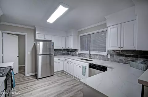 Kitchen - 224 Overlook Cir, Jackson, MS 39213 photo 1 of 3