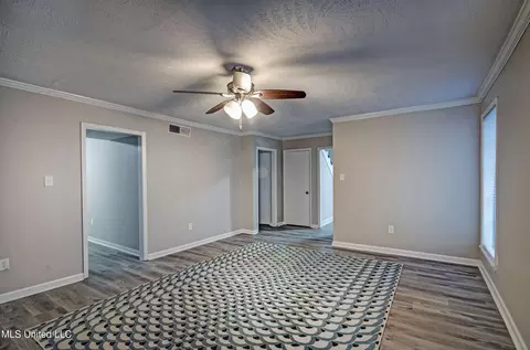 Living - 224 Overlook Cir, Jackson, MS 39213 photo 2 of 4