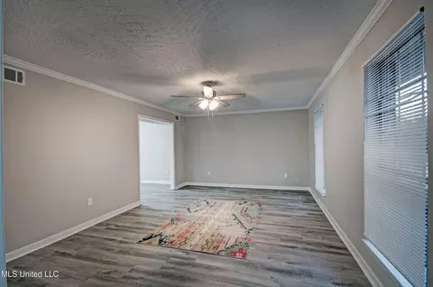 Living - 224 Overlook Cir, Jackson, MS 39213 photo 3 of 4