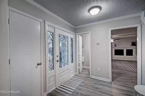 Entry Way - 224 Overlook Cir, Jackson, MS 39213 photo 2 of 3