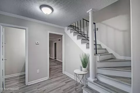 Entry Way - 224 Overlook Cir, Jackson, MS 39213 photo 1 of 3