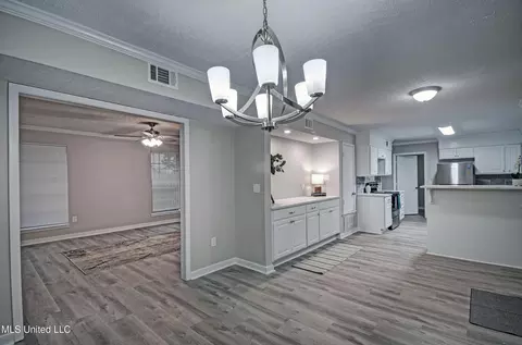 Dining - 224 Overlook Cir, Jackson, MS 39213 photo 2 of 2