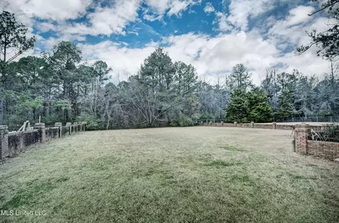 Exterior - 224 Overlook Cir, Jackson, MS 39213 photo 5 of 9
