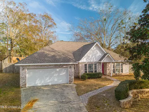 11208 Creek Dr, Gulfport, MS 39503