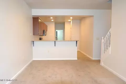 Living - 8755 Parkview Oaks Cir, Olive Branch, MS 38654 photo 2 of 3