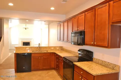Kitchen - 8755 Parkview Oaks Cir, Olive Branch, MS 38654 photo 3 of 4