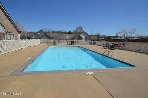 Exterior - 8755 Parkview Oaks Cir, Olive Branch, MS 38654 photo 2 of 2