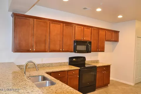 Kitchen - 8755 Parkview Oaks Cir, Olive Branch, MS 38654 photo 4 of 4