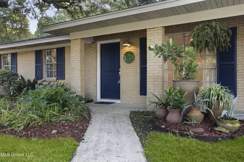 431 Whispering Pine Dr, Ocean Springs, MS 39564