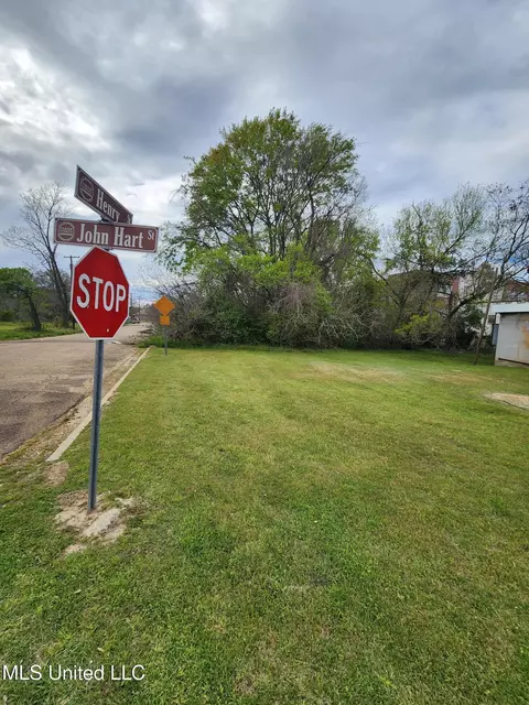 405 N John Hart St, Jackson, MS 39202