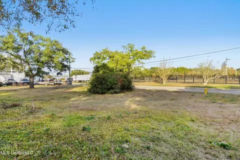 471 Benachi Ave, Biloxi, MS 39530