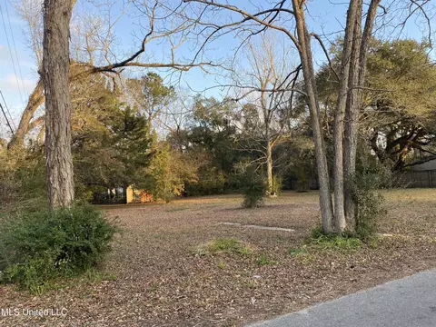 6924 Barnes Road Rd, Moss Point, MS 39563