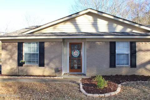 147 Berry Dr, Clinton, MS 39056