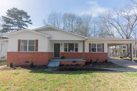 805 Monroe St, Clinton, MS 39056