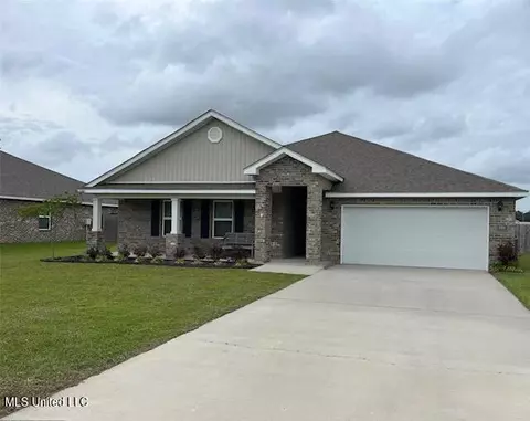 8768 Palmetto Dr, Ocean Springs, MS 39564