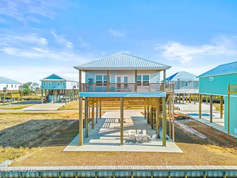 4020 Ceylon St, Bay Saint Louis, MS 39520