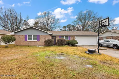 4957 Oak Creek Dr, Jackson, MS 39212