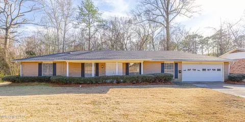923 Fairfax Cir, Jackson, MS 39211 photo 3