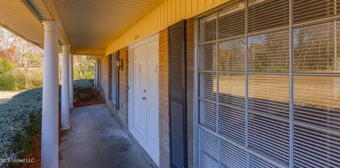 923 Fairfax Cir, Jackson, MS 39211 photo 5