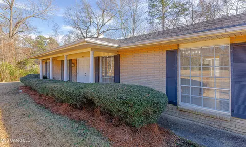 923 Fairfax Cir, Jackson, MS 39211 photo 4