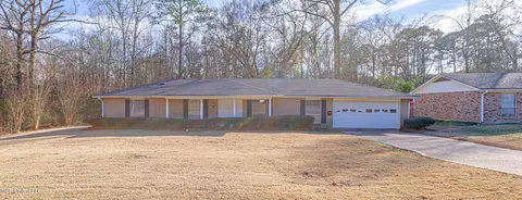 923 Fairfax Cir, Jackson, MS 39211