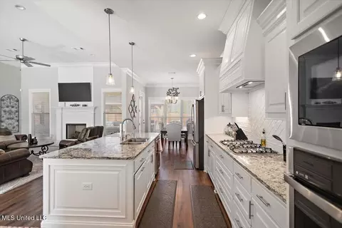 Kitchen - 455 Crossvine Pl, Madison, MS 39110 photo 3 of 4
