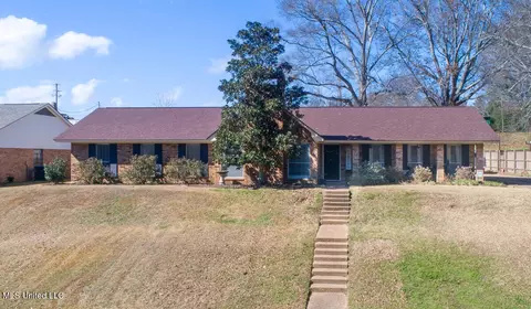 125 N Temple Rd, Natchez, MS 39120