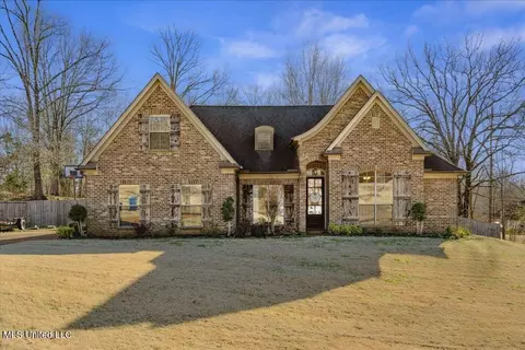 10105 N Cypress Lake Dr, Olive Branch, MS 38654
