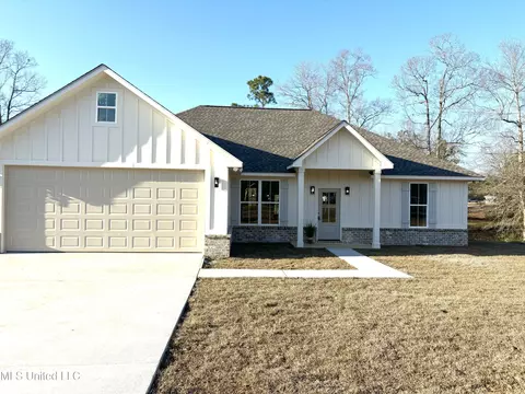 10 W Harmony Dr, Carriere, MS 39426