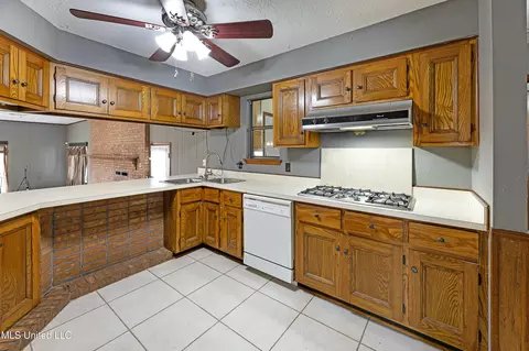 Kitchen - 11 Claude Hunt Rd, Wiggins, MS 39577 photo 1 of 4