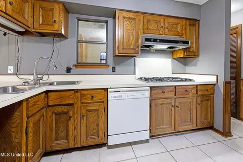 Kitchen - 11 Claude Hunt Rd, Wiggins, MS 39577 photo 2 of 4